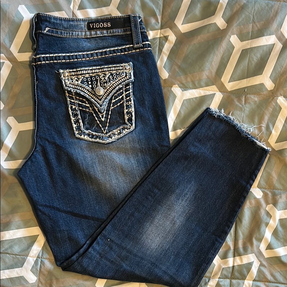 Vigoss Women's Blue Cropped Jeans with Embellished Pocket